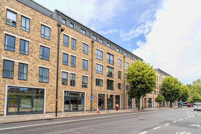 2 Bedroom Apartment For Sale In Seven Sisters Road, Finsbury Park, London, N7