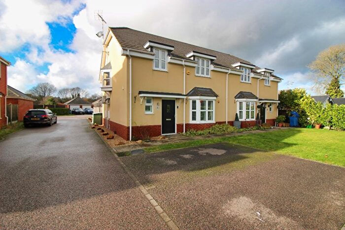 3 Bedroom Semi Detached House For Sale In Barrowfield Mews, West Kingsdown, TN15