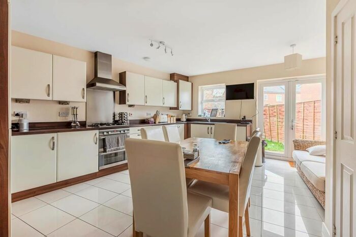 4 Bedroom Town House To Rent In Didcot, Oxfordshire, OX11