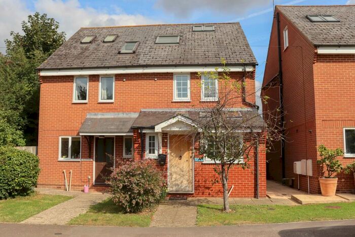 4 Bedroom Semi-Detached House To Rent In Bridge Road, Alresford, Hampshire, SO24