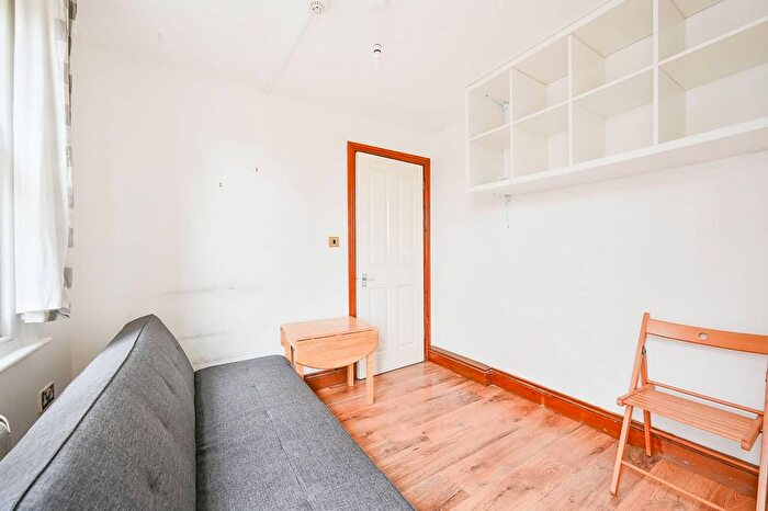 1 Bedroom Flat To Rent In Uxbridge Road, Shepherd's Bush, London, W12