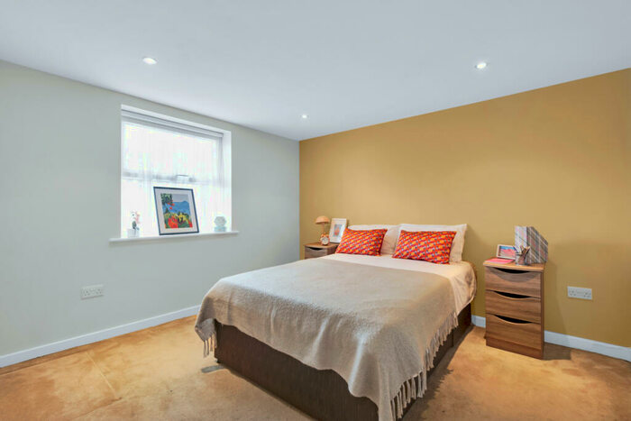 1 Bedroom Flat To Rent In Victoria Terrace, Leeds, LS3