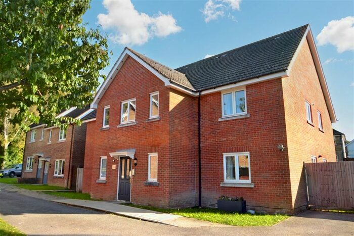 2 Bedroom Flat To Rent In Storrington, Pulborough, West Sussex, RH20