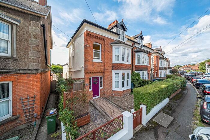 4 Bedroom Semi Detached House For Sale In Seabrook Road, Hythe, CT21