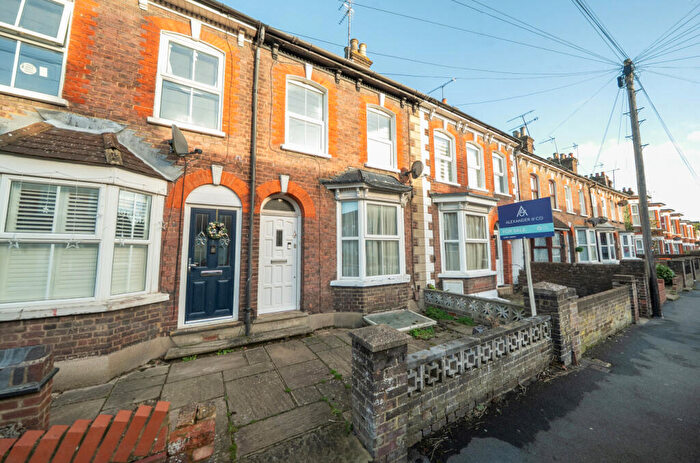 2 Bedroom Terraced House For Sale In Victoria Street, Dunstable, LU6