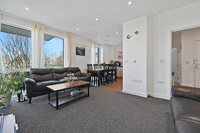 2 Bedroom Flat For Sale In Hilltop Avenue, London, NW10