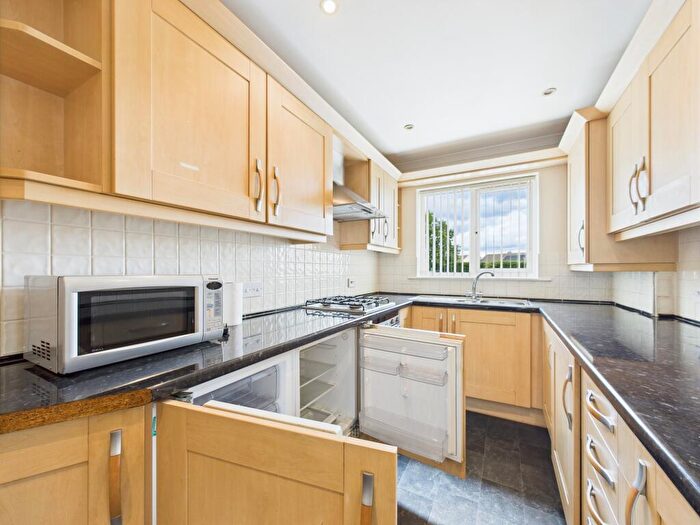 2 Bedroom Flat To Rent In Landseer Court, Tadley, RG26