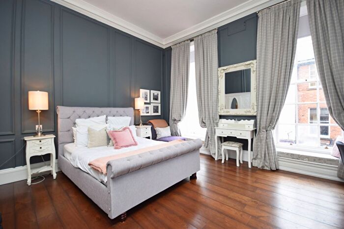 2 Bedroom Flat To Rent In Low Petergate, York, YO1