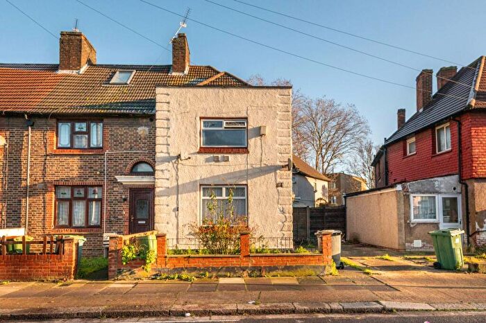 2 Bedroom House For Sale In Botha Road, Plaistow, London, E13