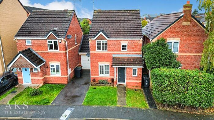 3 Bedroom Link Detached House For Sale In Kyle Road, Hilton, DE65