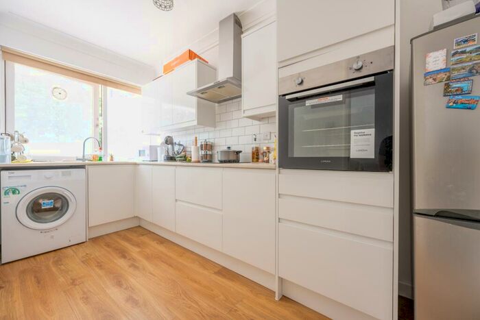 2 Bedroom Flat To Rent In Brampton Tower, Bassett Avenue, Southampton, SO16