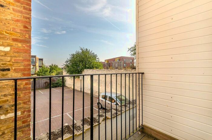 1 Bedroom Flat To Rent In Lower Addiscombe Road, East Croydon, Croydon, CR0