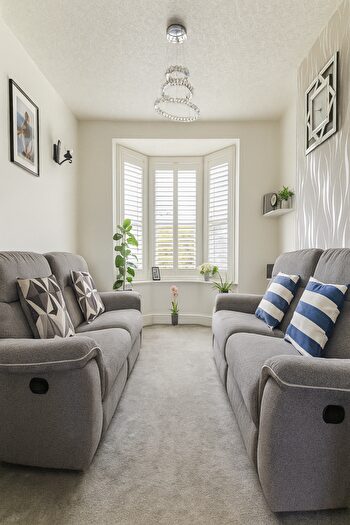 3 Bedroom Terraced House For Sale In Pratt Road, Rushden, NN10
