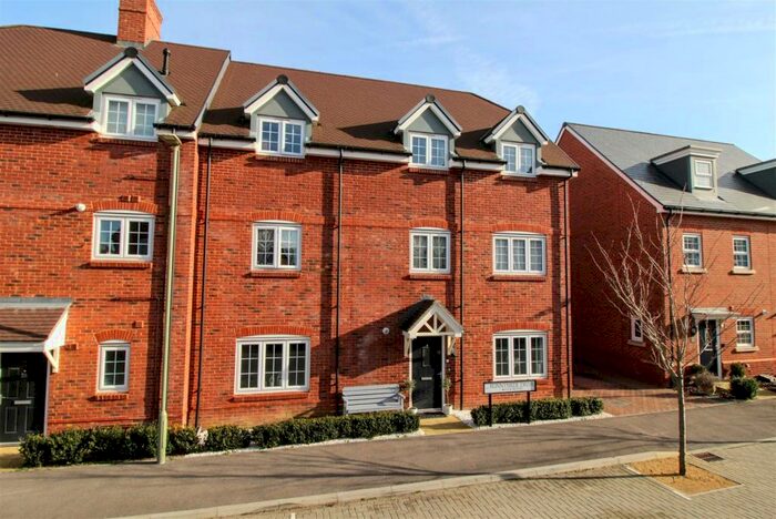 2 Bedroom Maisonette For Sale In Runnymede Drive, Odiham, Hook, RG29