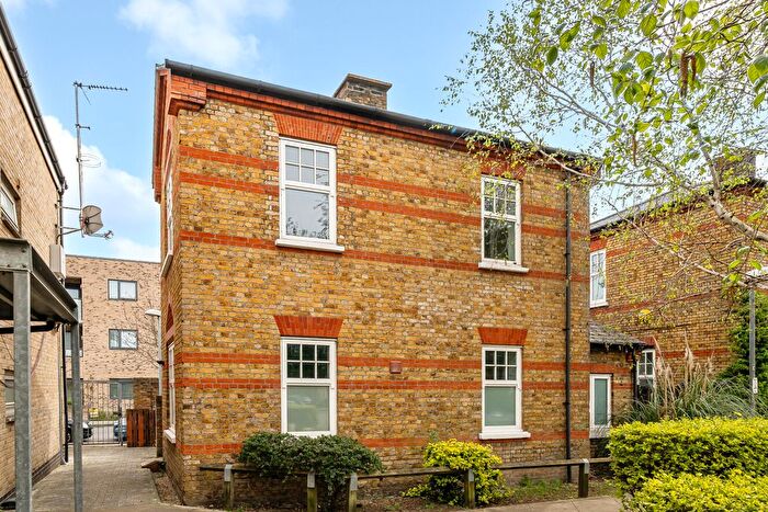 2 Bedroom Detached House For Sale In Avonley Road, New Cross, London, SE14