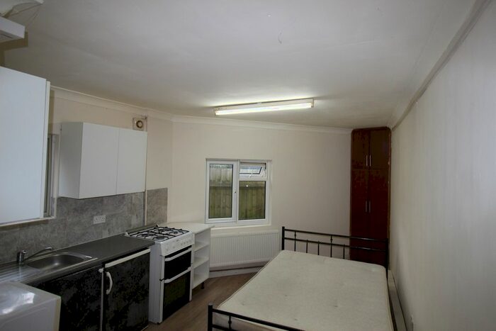 Studio To Rent In Whitby Road, Slough, SL1