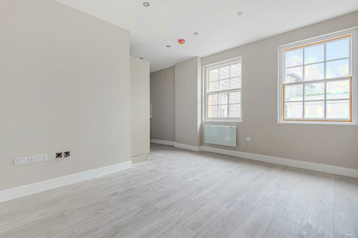 2 Bedroom Apartment To Rent In Northbrook Street, Newbury, RG14