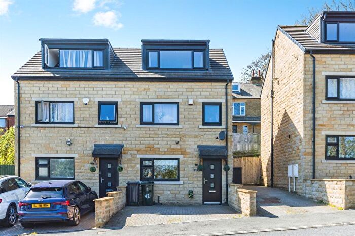 3 Bedroom Semi-Detached House For Sale In Hall Road, Bradford, BD2
