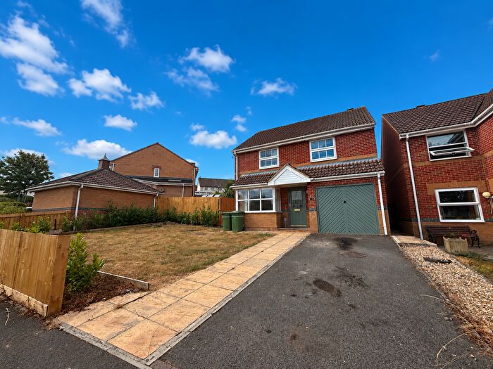 3 Bedroom Detached House To Rent In Mendip View, Street, BA16