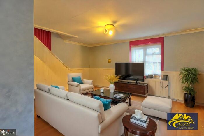3 Bedroom Terraced House For Sale In Peacocks, Harlow, CM19