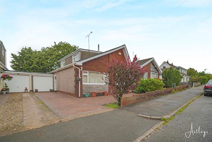 3 Bedroom Detached House For Sale In Pant Y Dwr, Three Crosses, Swansea, SA4