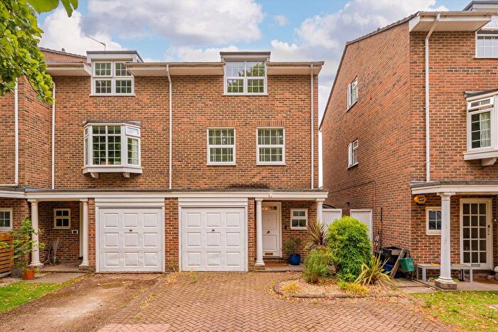 4 Bedroom Semi-Detached House To Rent In Clifden Road, Twickenham, TW1