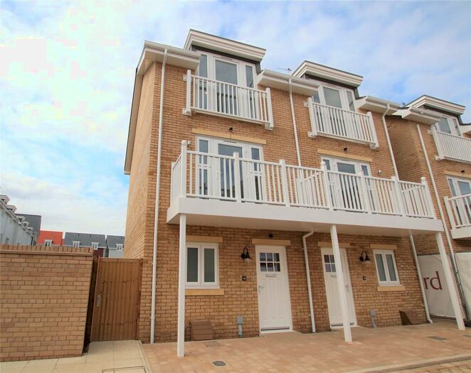 3 Bedroom Town House To Rent In New Hampshire Street, Reading, Berkshire, RG2