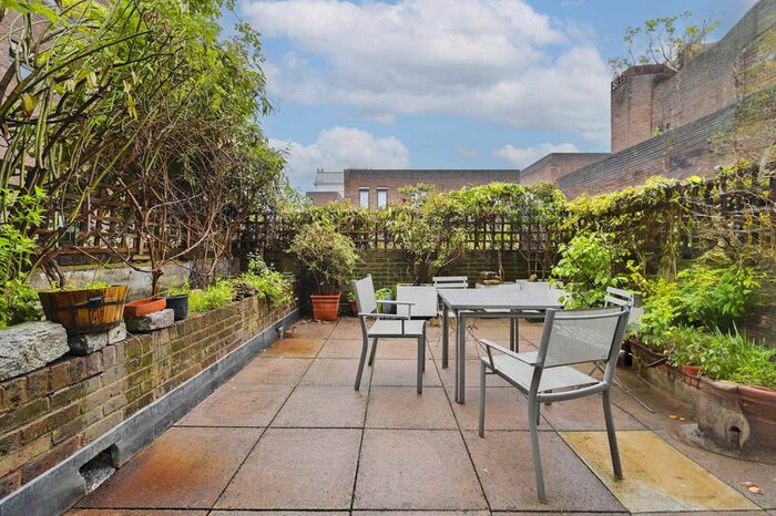 1 Bedroom Flat To Rent In Odhams Walk, , Covent Garden, London H, WC2
