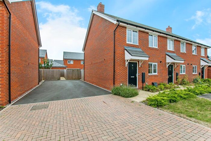 3 Bedroom End Of Terrace House For Sale In Banbury Drive, Hampton Water, Peterborough, PE7