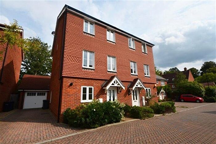 4 Bedroom Semi-Detached House To Rent In Grayling Close, Godalming, GU7