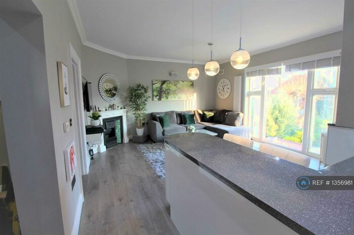 2 Bedroom Flat To Rent In Mitcham Park, Mitcham, CR4