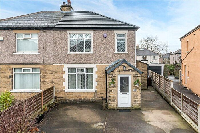 3 Bedroom Semi Detached House For Sale In Pullan Grove, Bradford, West Yorkshire, BD2