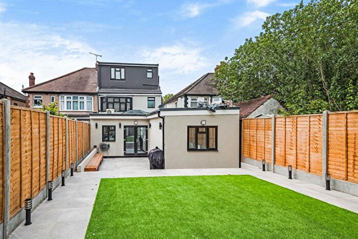 5 Bedroom Terraced House To Rent In Herent Drive, Ilford, IG5