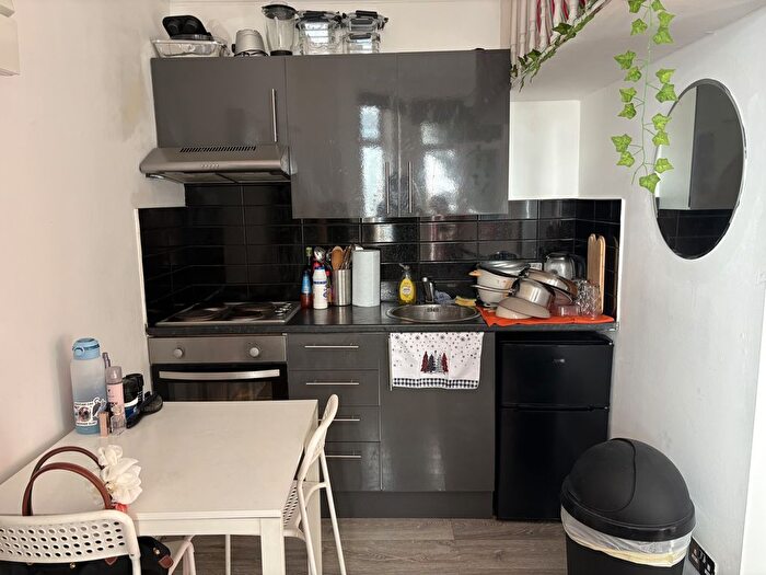 Studio To Rent In Kenton Road, Harrow, Greater London, HA1
