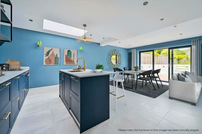 2 Bedroom Flat To Rent In Avondale Rise, Peckham Rye, London, SE15