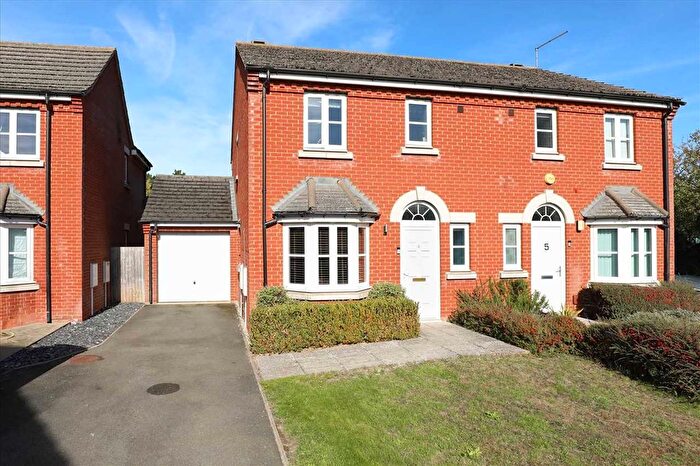 3 Bedroom Semi-detached House For Sale In York Close, Burton Latimer, NN15