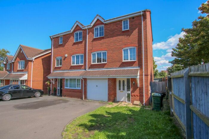 3 Bedroom Semi-Detached House To Rent In Woods Piece, Keresley End, Coventry, CV7