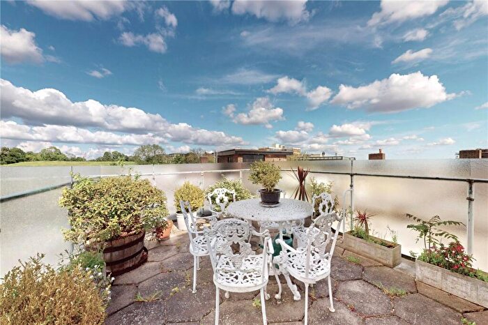 2 Bedroom Penthouse For Sale In Avenue Close, Avenue Road, St John's Wood, London, NW8