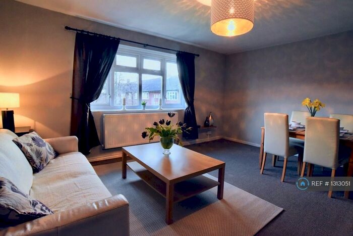 2 Bedroom Flat To Rent In Hulme, Manchester, M15