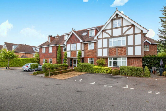 2 Bedroom Apartment To Rent In Shoppenhangers Road, SL6