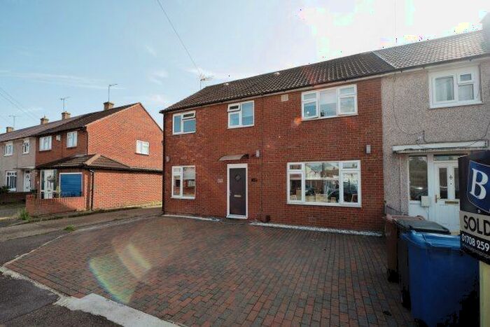 5 Bedroom Property To Rent In Dunkellin Way, South Ockendon, RM15