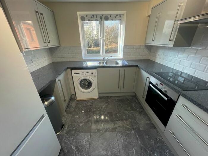 2 Bedroom Flat To Rent In West Street, St. Philips, Bristol, BS2