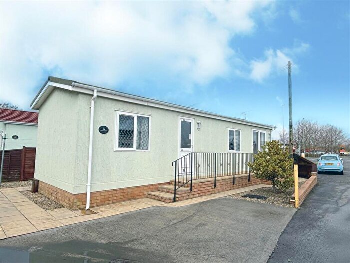 2 Bedroom Park Home For Sale In Paddock Park New Bristol Road, Weston Super Mare, BS22