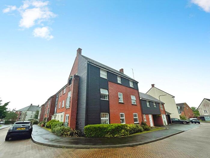 2 Bedroom Flat For Sale In Ilsley Road, Basingstoke, RG24