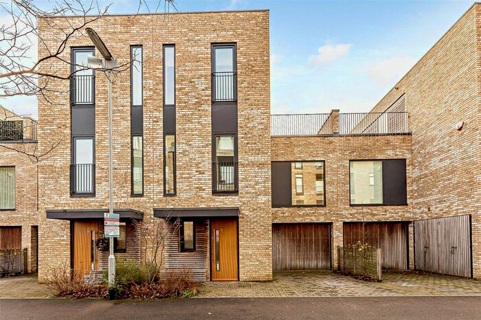 4 Bedroom Terraced House To Rent In Lapwing Avenue, Trumpington, Cambridge, CB2