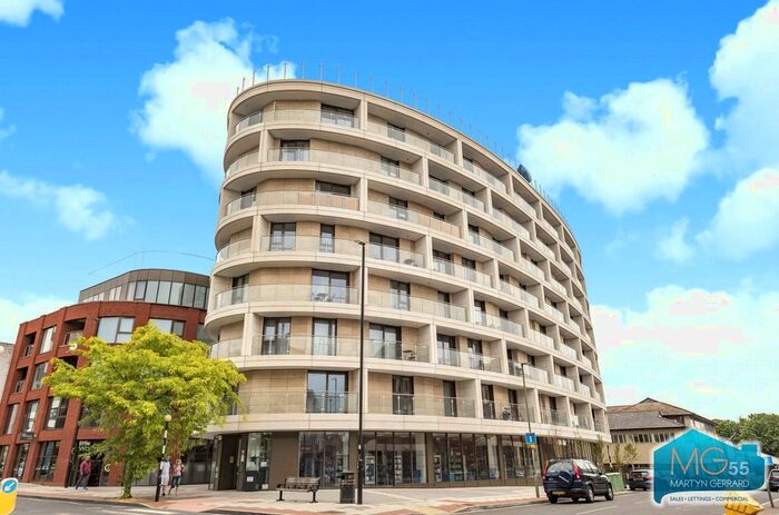 1 Bedroom Flat To Rent In Gateway House, - Regents Park Road, N3