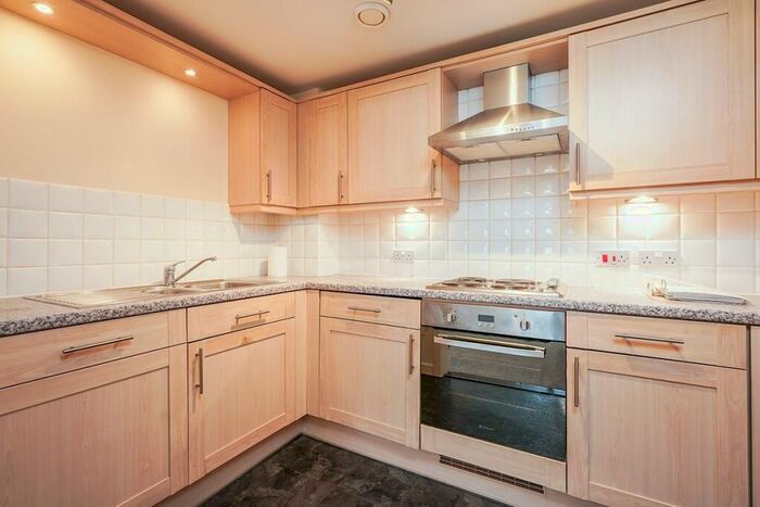 1 Bedroom Flat To Rent In Woodcote Road, Wallington, Surrey, SM6