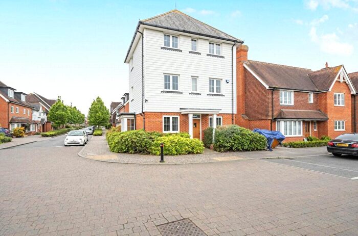 3 Bedroom Detached House For Sale In Sonning Crescent, Bognor Regis, West Sussex, PO21