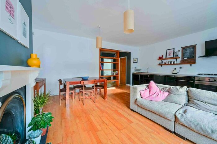 2 Bedroom Flat To Rent In South Villas, Camden, London, NW1