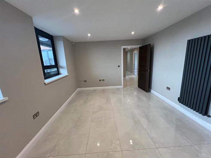 2 Bedroom Apartment To Rent In Carrwood House, Shaw Heath, Stockport, SK2